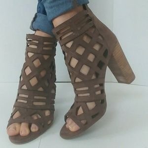 *New*Carlos by Carlos Santana Brown Block heel.